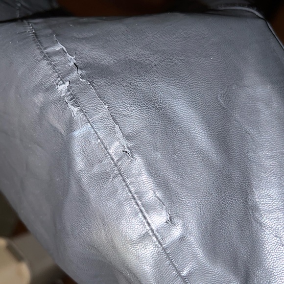 ⭐️Free People Modern Femme Black Vegan Leather Mini Skirt Size 2 FINAL PRICE - Picture 11 of 16